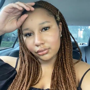 Meet your Posher, Cloe